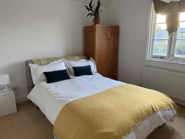 Bright, Doube Room in Leyton Main Photo