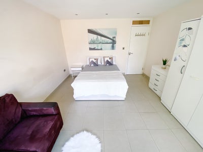 Spacious Room - Marylebone Main Photo