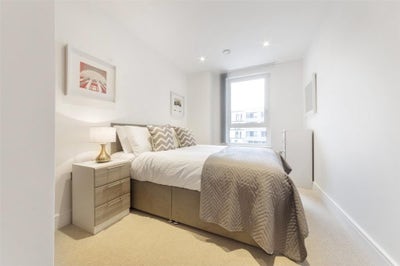 Double bedroom with private bathroom – Canada Wate Main Photo