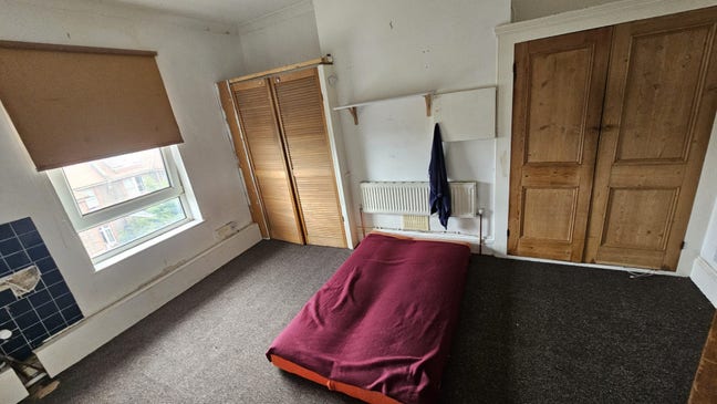 Room Available - well suited for NHS workers Main Photo