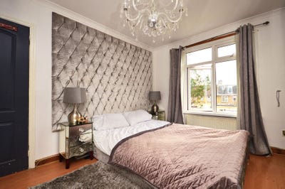 4 Bedroom Terraced House - Barking Main Photo