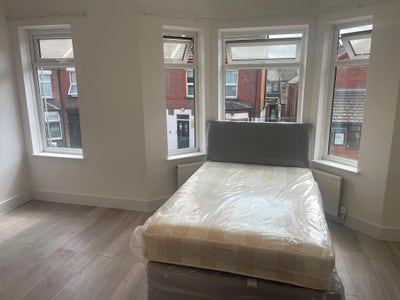 Ensuite New Renovated Room With Brand New Furnish Main Photo