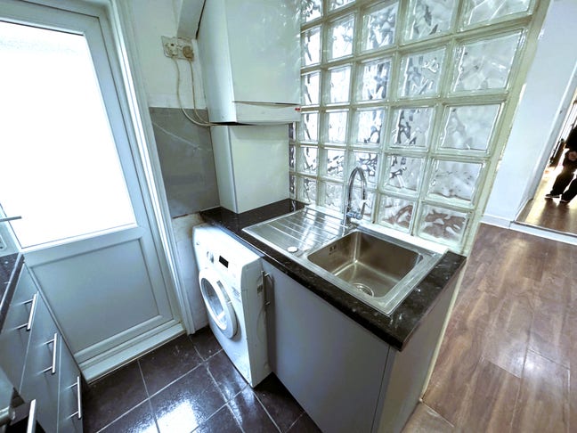2 Bed Flat with Garden &pound;1775 Pcm East Ham Main Photo