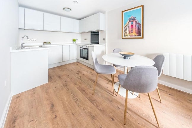 Bright 1 bedroom flat Main Photo