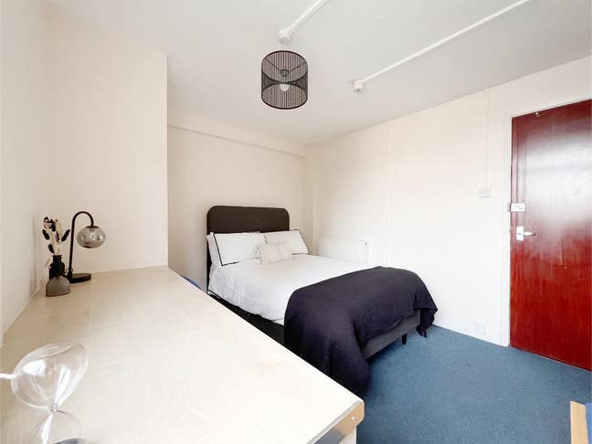 "Furnished 1-Bed Flatshare: Ideal for Key Workers! Main Photo