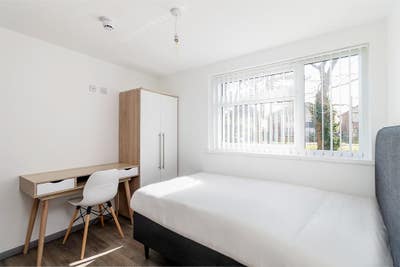 "Furnished 1-Bed Flatshare: Ideal for Key Workers! Main Photo