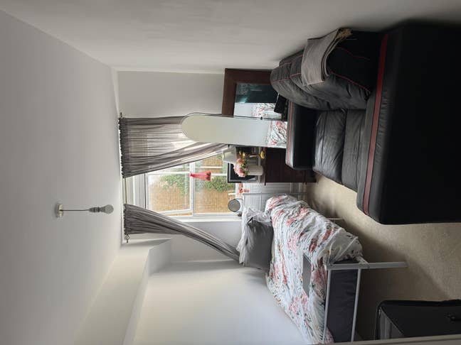 Bright & Well-Located Flat in Earl’s Court Main Photo