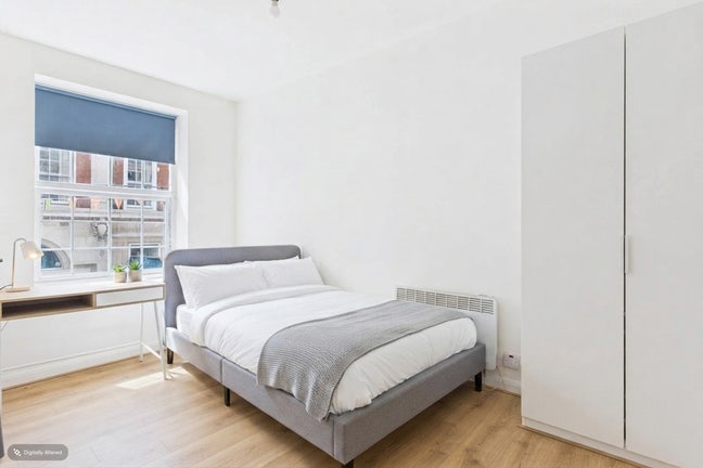Bills Included – Double Rooms – High Street, Ramsg Main Photo