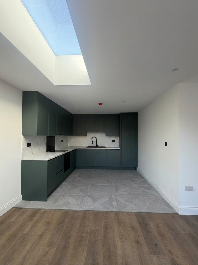 3 Bed Flat to rent in Acton High Street Main Photo