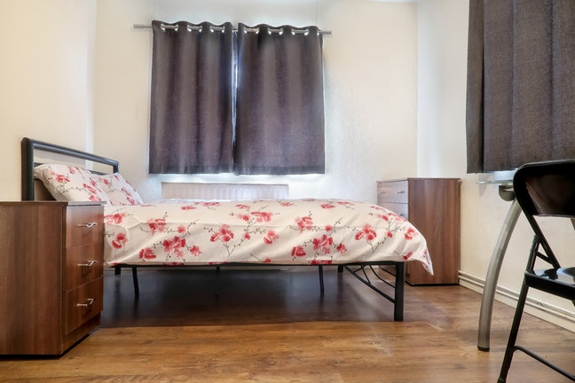 East London – E1 🏠 Shadwell / A13 Commercial Road Main Photo