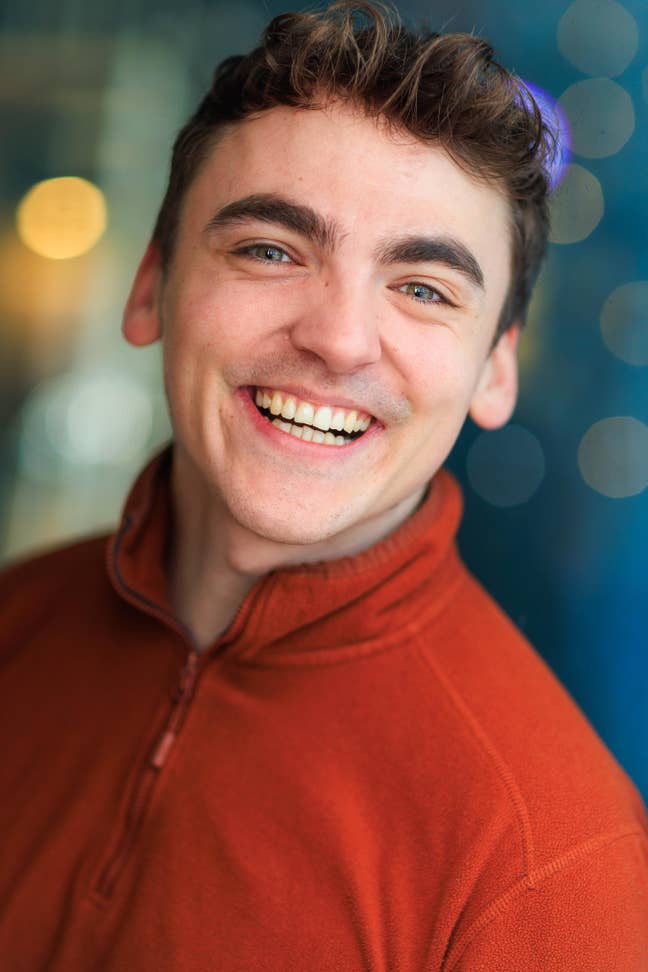 Professional Actor looking for a new home :) Main Photo