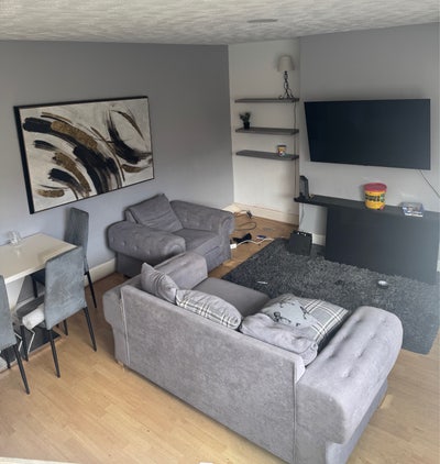 3 Rooms Available Milfield SR4 Bills Included  Main Photo
