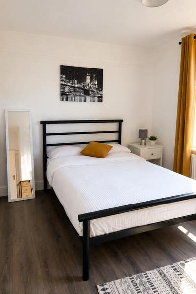 Double room To Let! Close to High Street and Stati Main Photo
