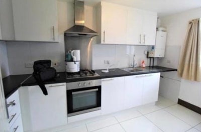 RM203HT Large New en-suite room  Great Location Main Photo