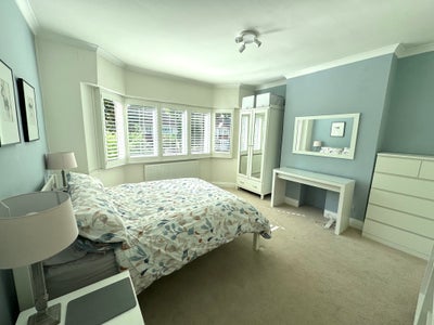 Comfortable, spacious double bedroom. Main Photo