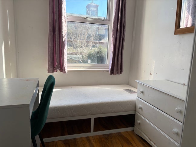 Longstone Road, Eastbourne | Single Room Main Photo