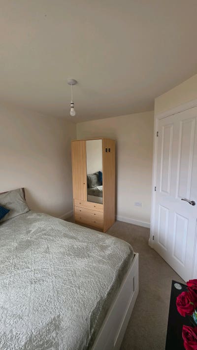 One- Bedroom to rent   within  a family home Main Photo