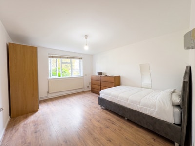 A stunning three bedroom flat  Main Photo