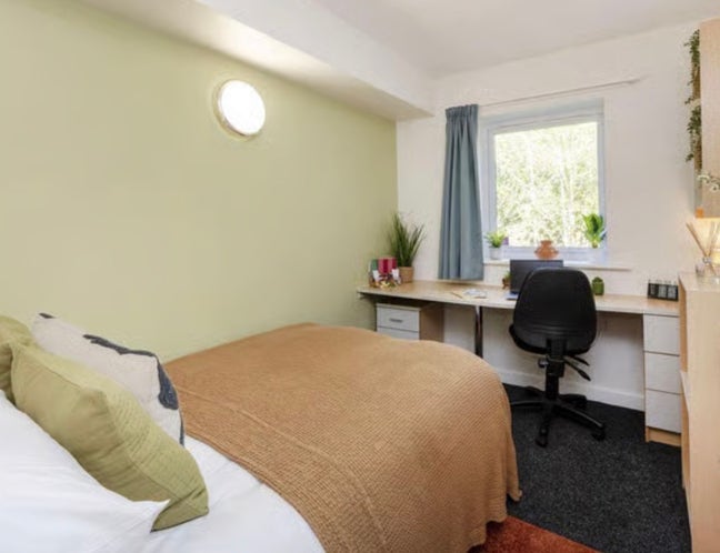 Student Only En-Suite Leighton Hall – &pound;86pw Main Photo