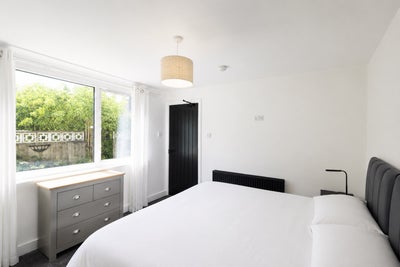 Newly Renovated House Share - All Bills Included Main Photo
