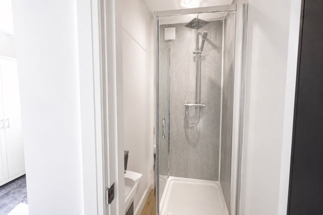 Newly Renovated House Share - All Bills Included Main Photo