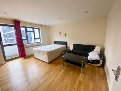 Lovely Room in Centre! Asap Main Photo