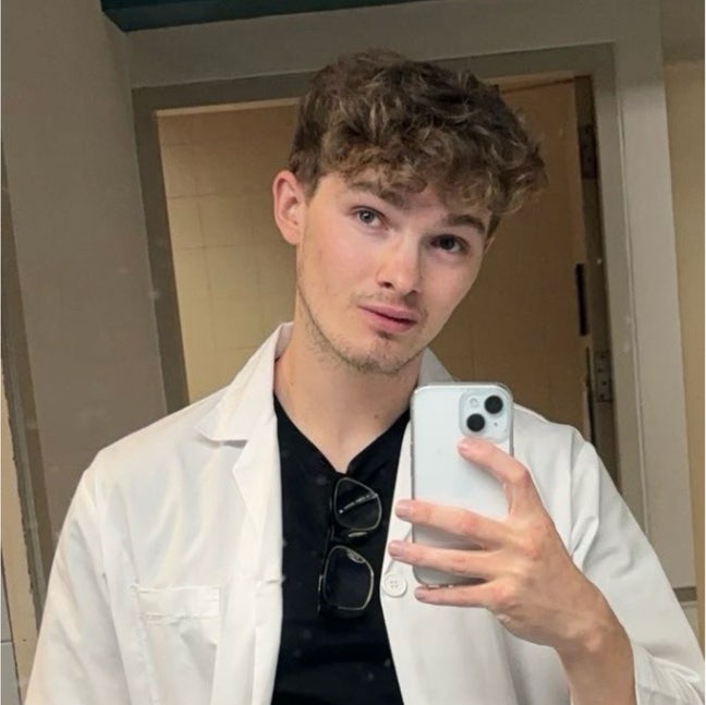 24yo PhD student turned Biotech Professional👨🏼‍🔬 Main Photo