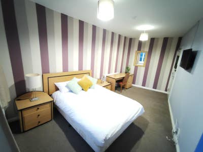 Large City Centre Room - Ensuite - Short Stay Acce Main Photo
