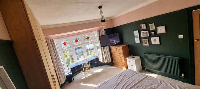 Huge King Size Room - Bills Inc - Female Preferred Main Photo