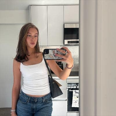 Professional Female seeks a double room Main Photo