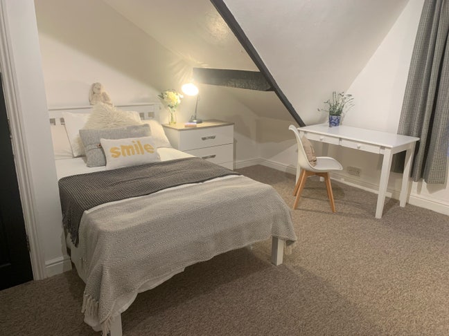Superb En Suite Double Bedrooms in Beautiful House Main Photo