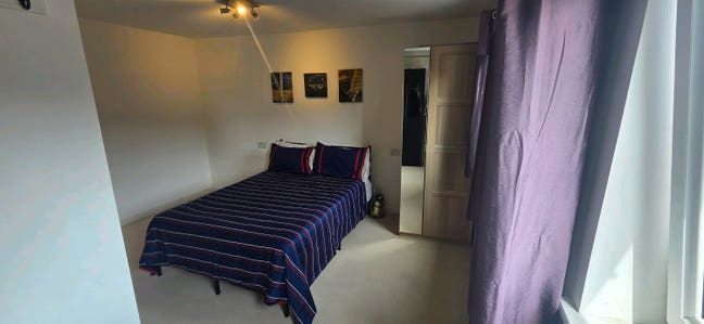 Large double bedroom in shared house  Main Photo
