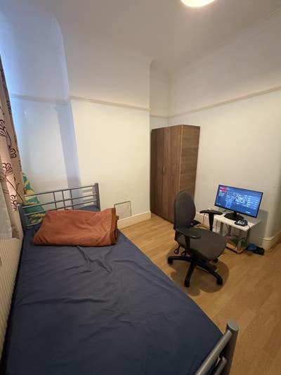 Immediately Rooms Available  Main Photo