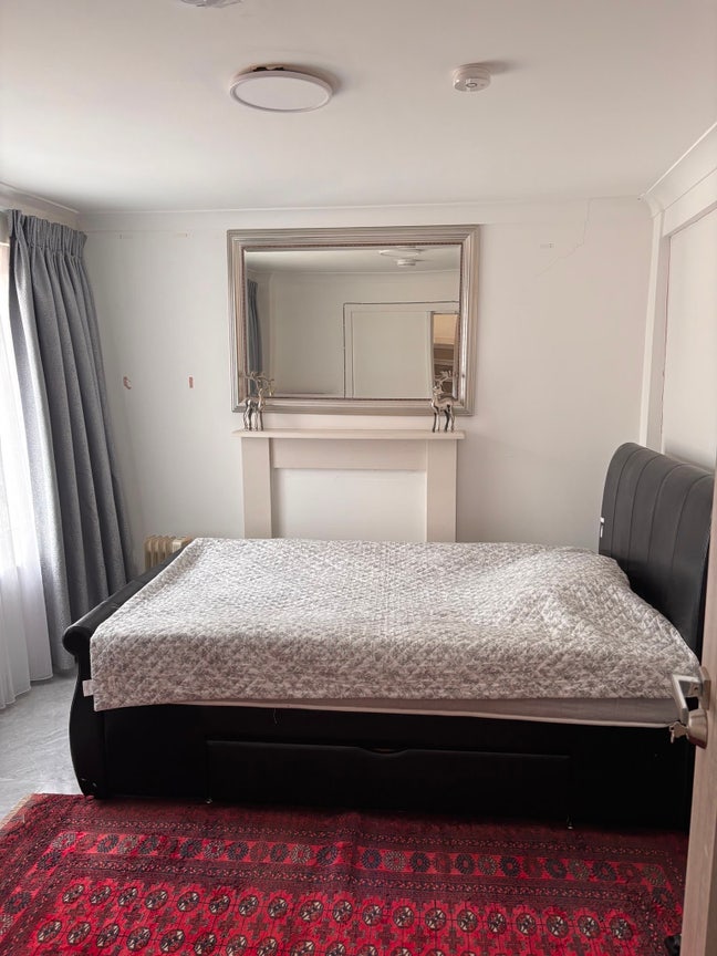     Beautiful Double Room in Stunning Sunbury Home Main Photo