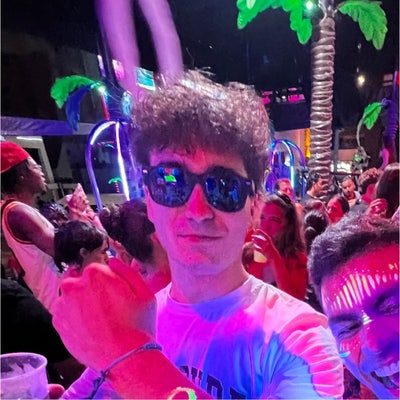 Hi, I’m Robbie, a 22-year-old fresh graduat... Main Photo