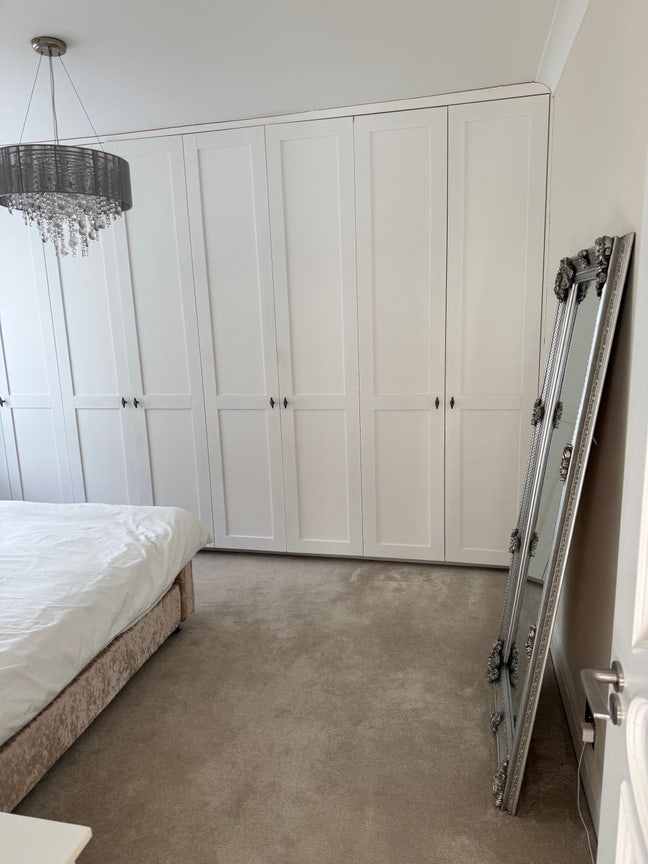 Stunning double room, fitted wardrobes, driveway Main Photo
