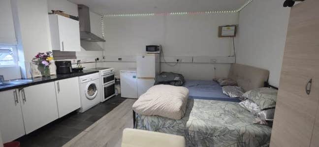 Studio Flat fro rent in - E12  Main Photo