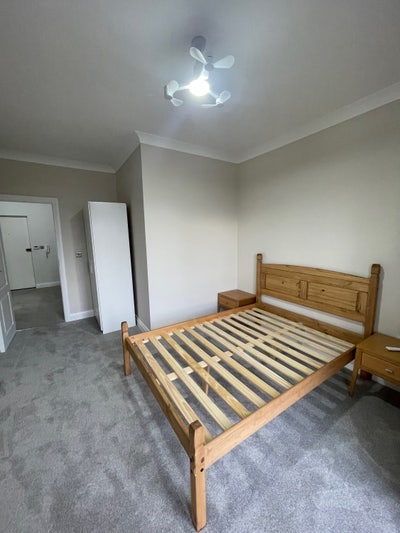 Rare 1 bedroom apart. Besides Upton Park station  Main Photo