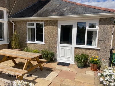 Self contained bedsit available Monday-Friday Main Photo