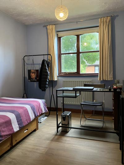 Double room available in a 4 bedroom shared house Main Photo