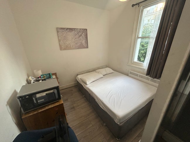  Double Ensuite Room Shepherds Bush W12 (Gold)  Main Photo