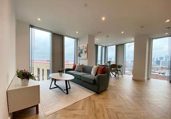 Room available - 3 weeks Main Photo