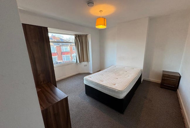 Excellent house share in great location  Main Photo