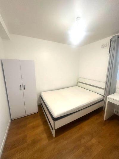 Cosy Double Room Available In Bromley By Bow Main Photo