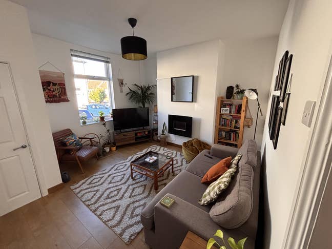 Furnished whole house to rent - Prestwich Main Photo