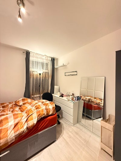 1 Large double bedrooms to rent in Forest Gate Main Photo