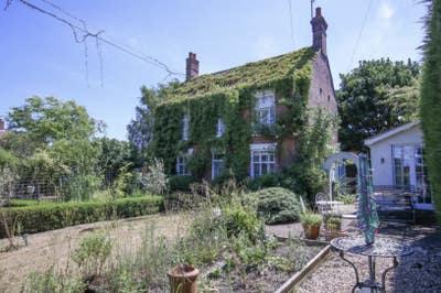 Double Room or Annex En-Suite Available  Main Photo