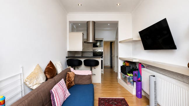 Incl.Utilities & Wifi.Flat 1 Bed Flat &pound;1800Pmc Main Photo