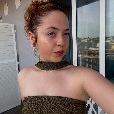 Professional Female seeks a single or double room Main Photo