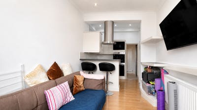 Incl.Utilities & Wifi.Flat 1 Bed Flat &pound;1800Pmc Main Photo